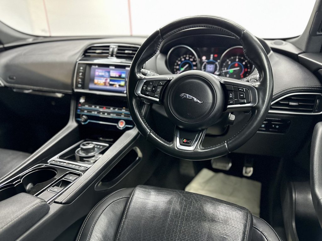Used Jaguar F-Pace 2017 for sale - 78043949: Photo 24