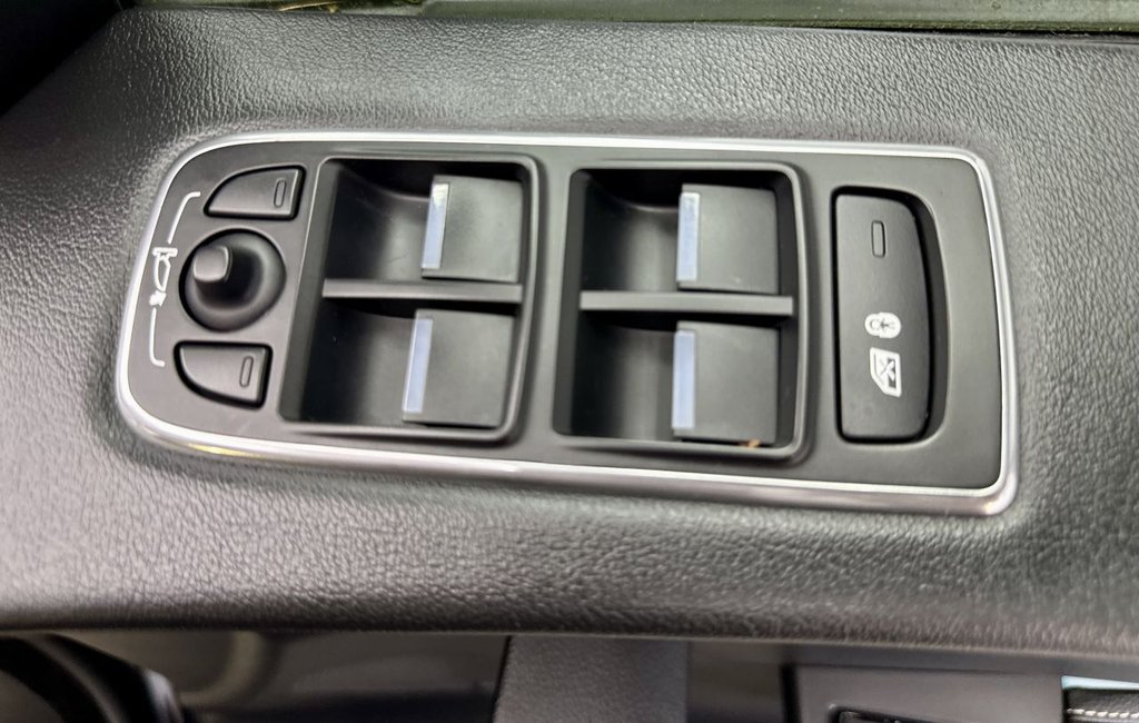 Used Jaguar F-Pace 2017 for sale - 78043949: Photo 30