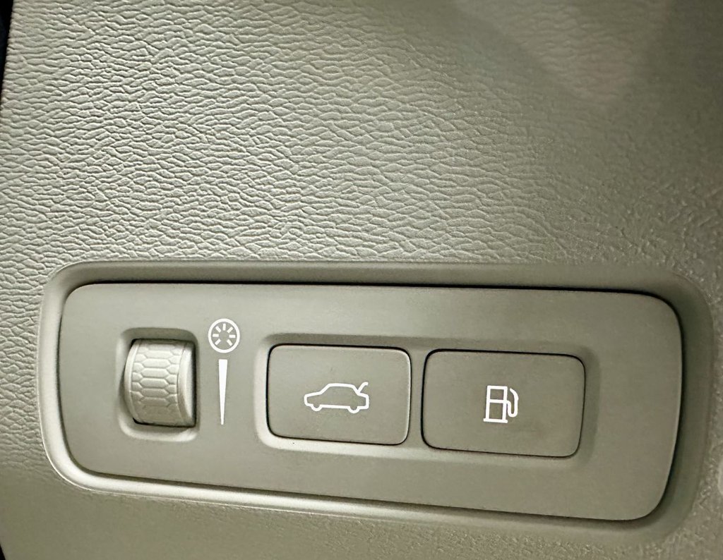 Used Volvo XC40 2022 for sale - 77805912: Photo 25