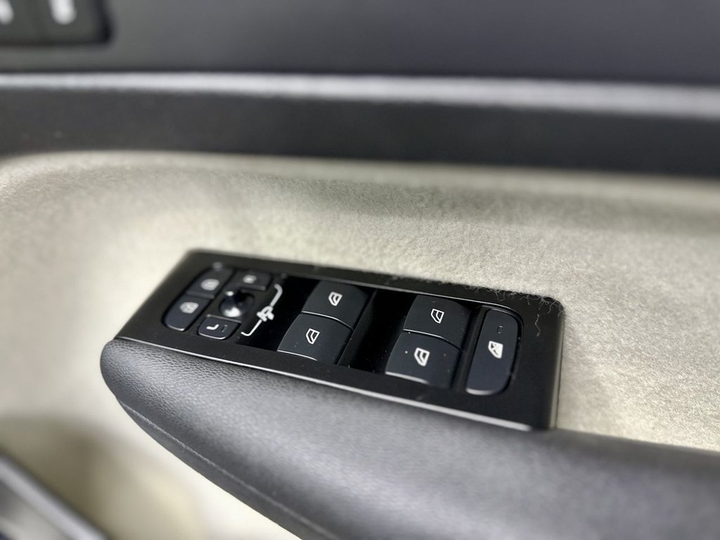 Used Volvo XC40 2022 for sale - 77805912: Photo 46