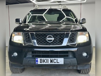 Used Nissan Navara 2011 for sale - 77072605: Photo