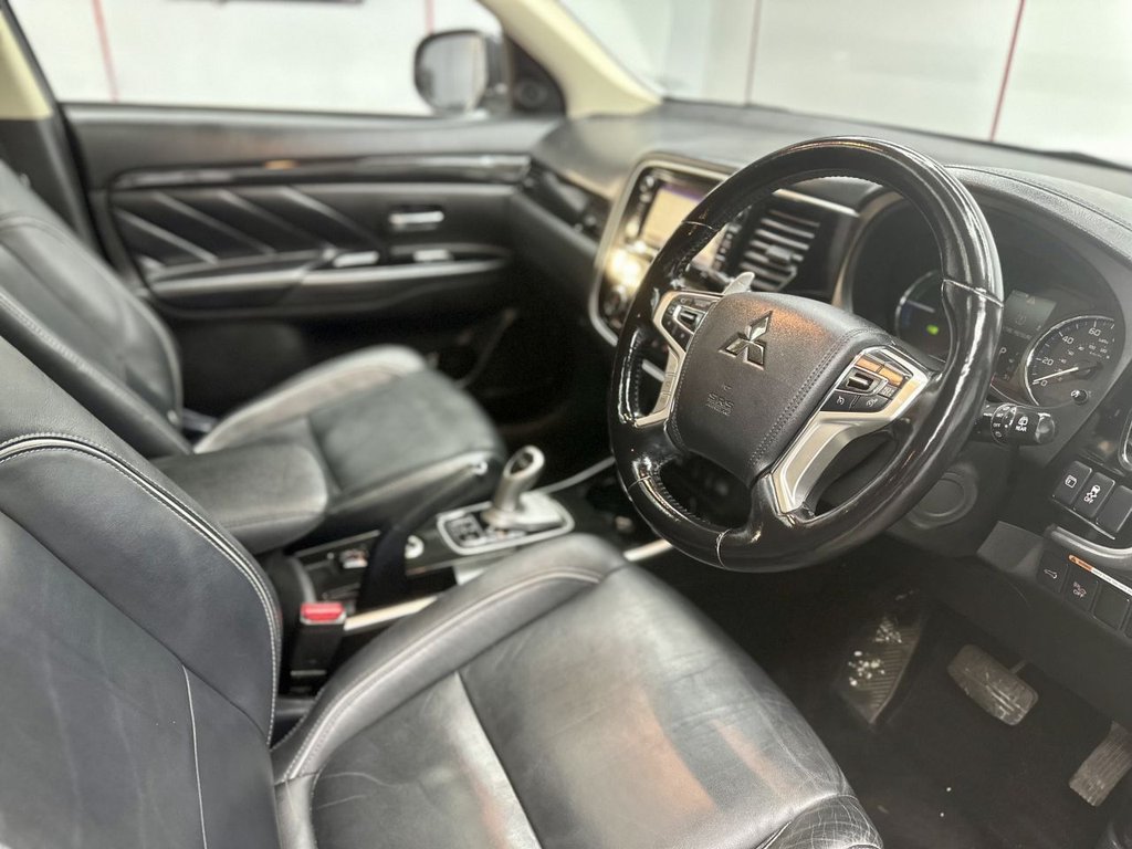 Used Mitsubishi Outlander 2015 for sale - 76642859: Photo 25