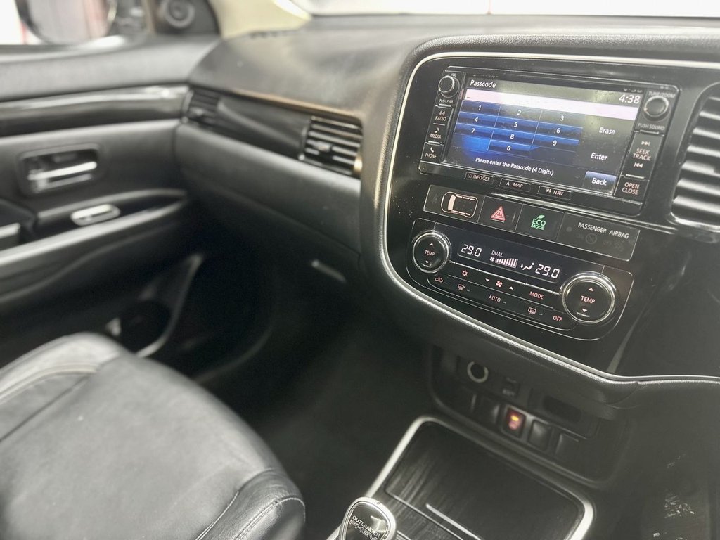 Used Mitsubishi Outlander 2015 for sale - 76642859: Photo 33