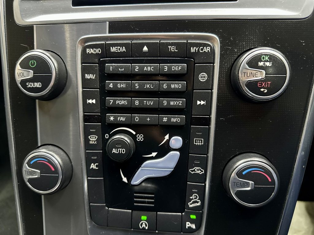 Used Volvo XC60 2017 for sale - 76977474: Photo 32