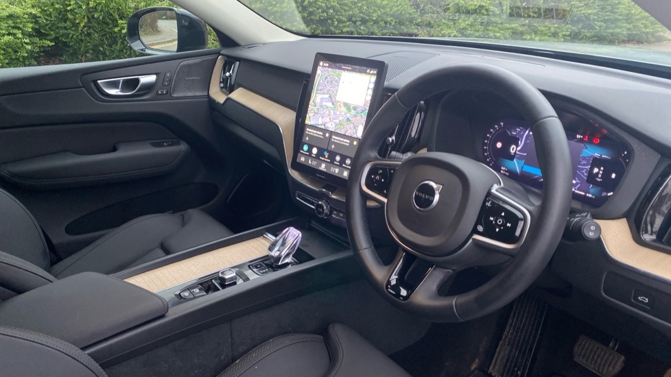 Used Volvo XC60 2025 for sale - 78137053: Photo 4