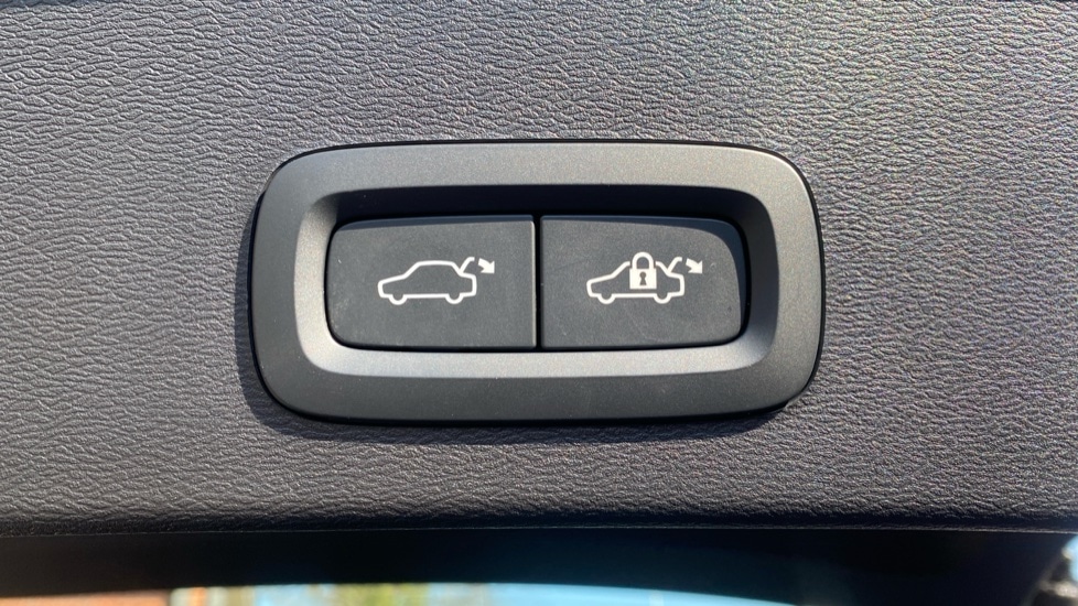 Used Volvo XC40 2023 for sale - 77959889: Photo 18