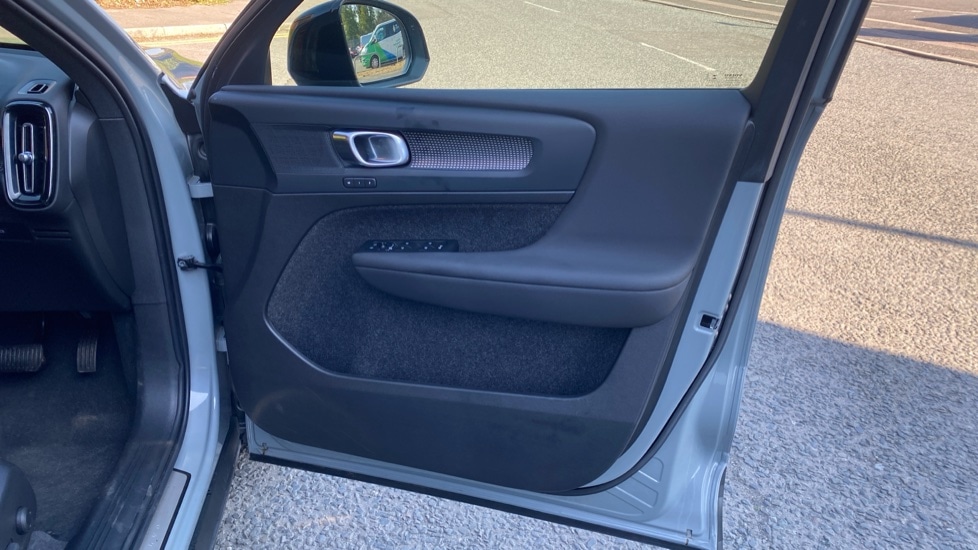 Used Volvo XC40 2023 for sale - 77959889: Photo 28