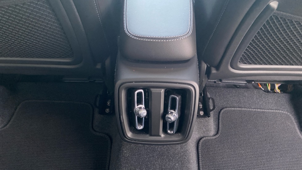 Used Volvo XC40 2023 for sale - 78094602: Photo 34