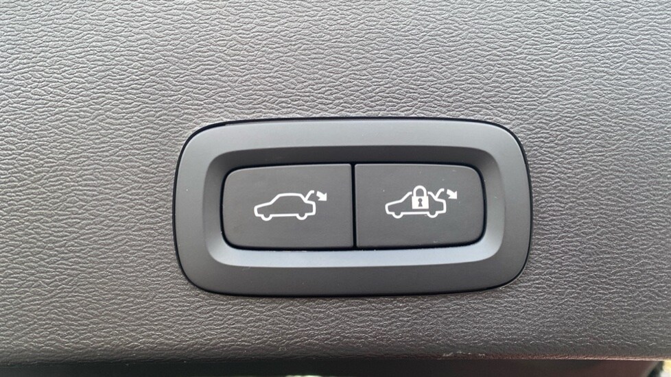 Used Volvo XC40 2023 for sale - 78094602: Photo 44