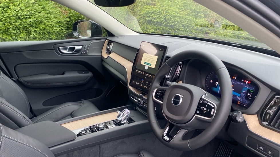 Used Volvo XC60 2025 for sale - 77205631: Photo 4