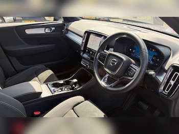 Used Volvo XC40 2025 for sale - 78762085: Photo