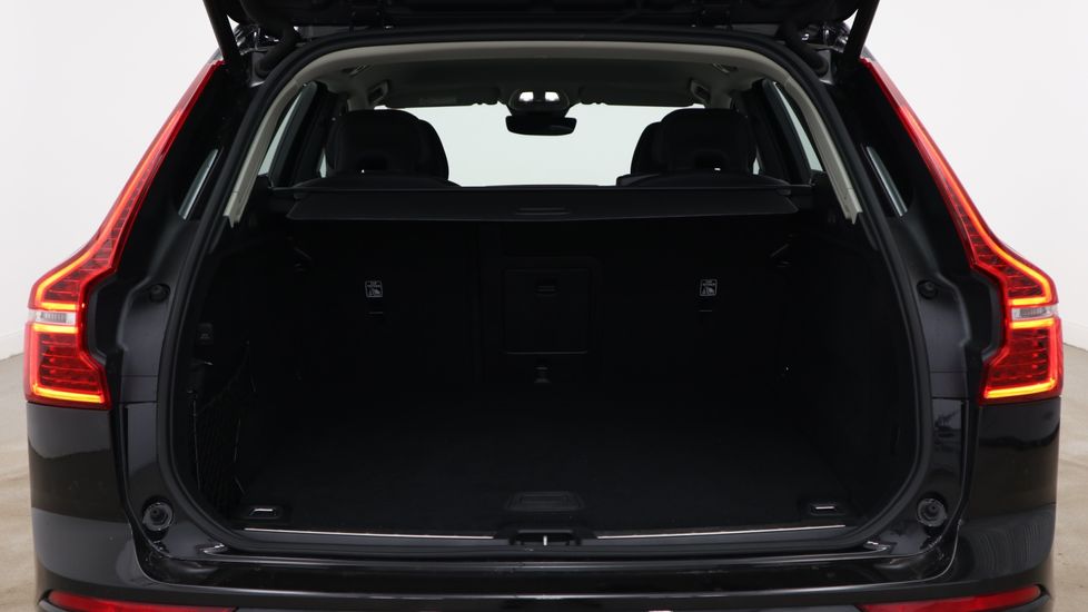 Used Volvo XC60 2023 for sale - 78066867: Photo 5