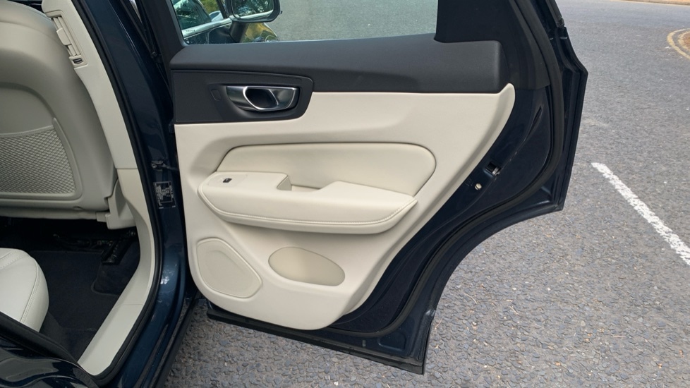 Used Volvo XC60 2021 for sale - 76722106: Photo 23