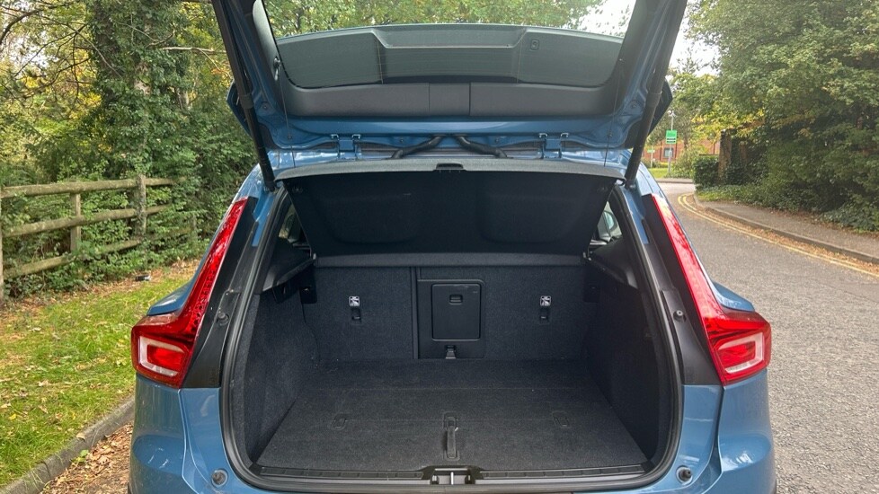 Used Volvo XC40 2023 for sale - 75996951: Photo 13