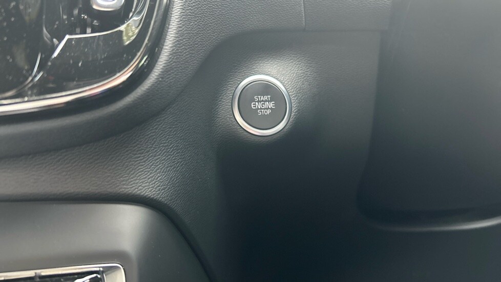 Used Volvo XC40 2023 for sale - 75996951: Photo 15