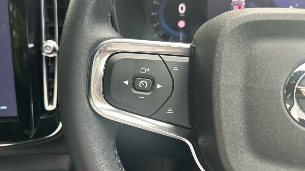Used Volvo XC40 2023 for sale - 75996951: Photo 21