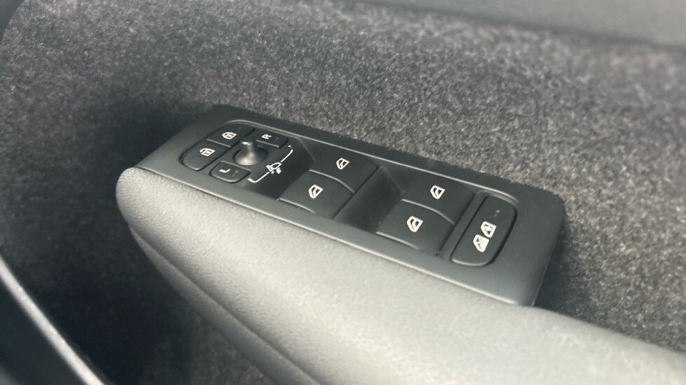 Used Volvo XC40 2023 for sale - 75996951: Photo 24