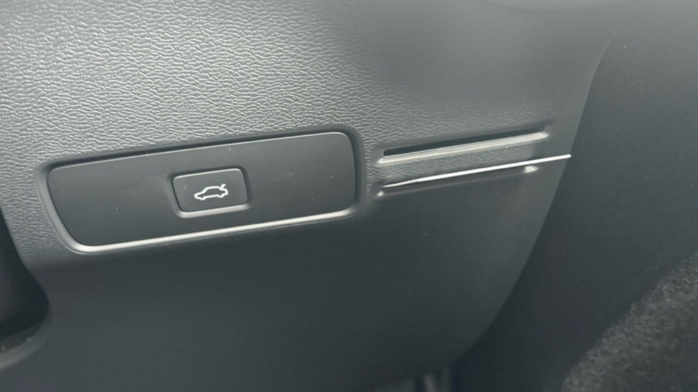 Used Volvo XC40 2023 for sale - 75996951: Photo 25