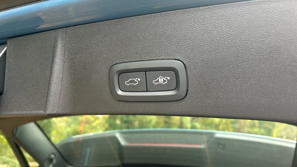 Used Volvo XC40 2023 for sale - 75996951: Photo 35