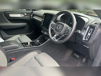 Used Volvo XC40 2023 for sale - 75996951: Photo