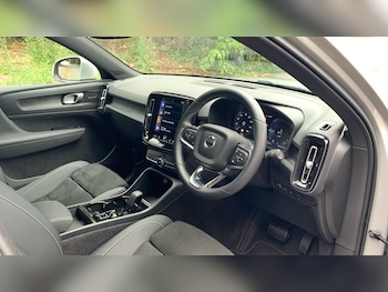Used Volvo XC40 2023 for sale - 75441227: Photo