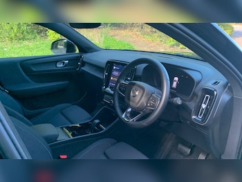 Used Volvo XC40 2023 for sale - 75735145: Photo