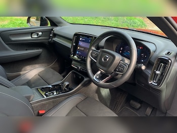 Used Volvo XC40 2025 for sale - 76195986: Photo 4