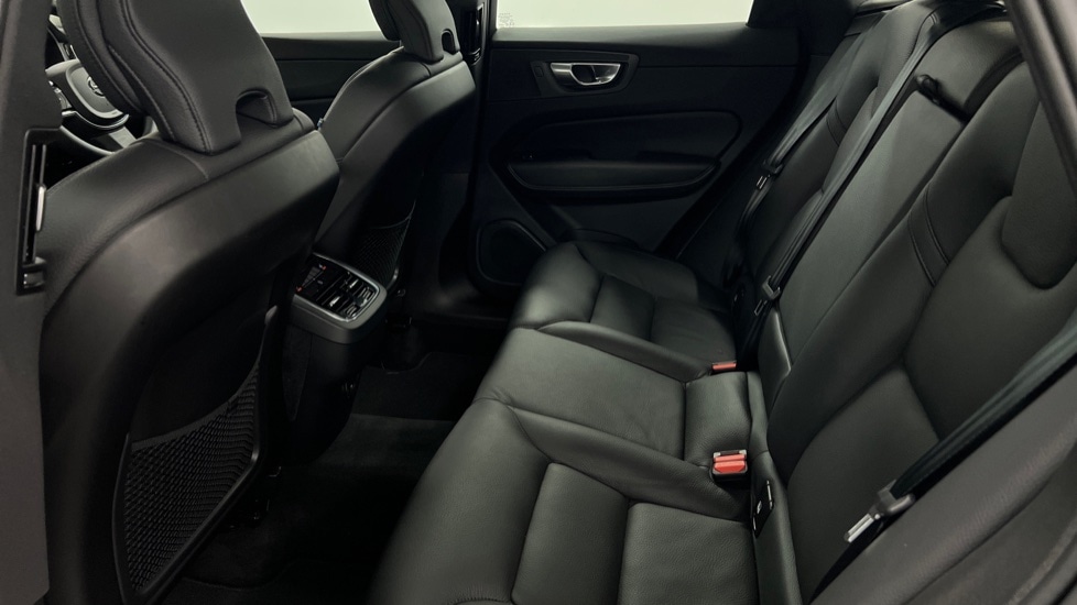 Used Volvo XC60 2023 for sale - 77995048: Photo 10