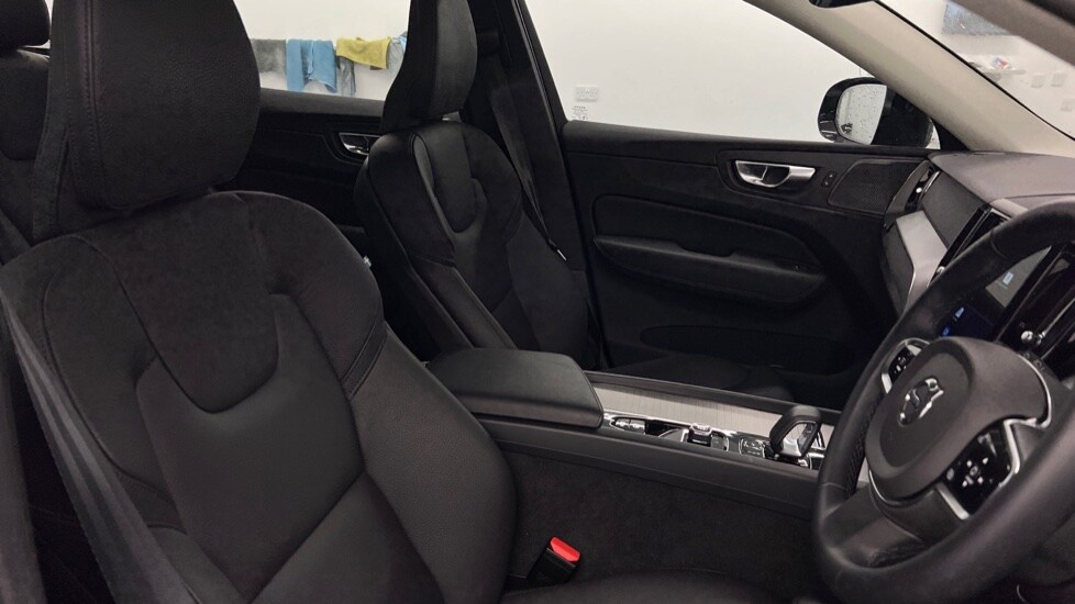 Used Volvo XC60 2023 for sale - 77995048: Photo 9
