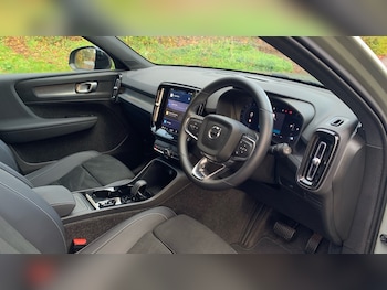 Used Volvo XC40 2025 for sale - 76519434: Photo