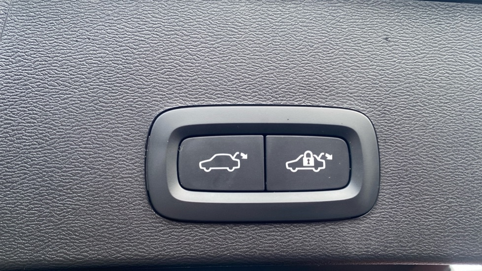 Used Volvo XC40 2023 for sale - 77232198: Photo 18