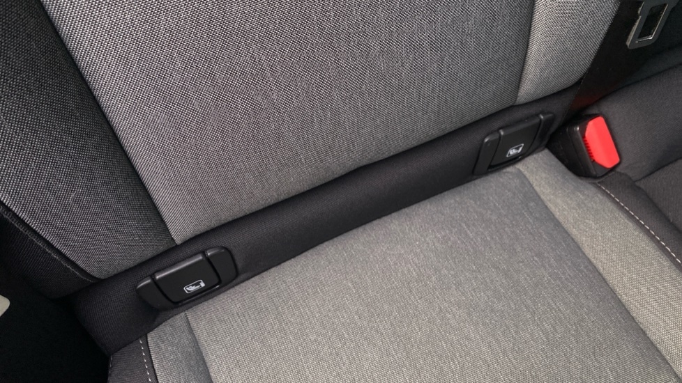 Used Volvo XC40 2023 for sale - 77232198: Photo 32