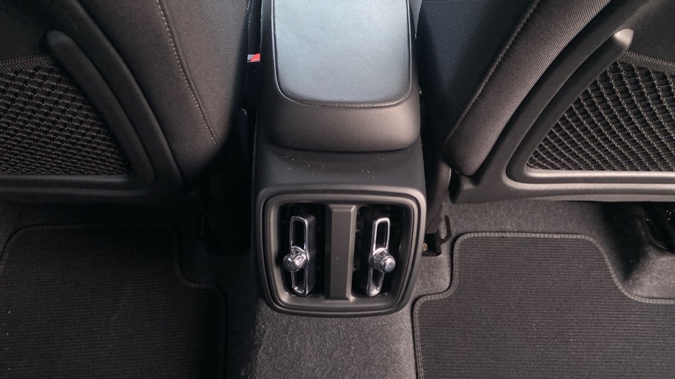 Used Volvo XC40 2023 for sale - 77232198: Photo 33