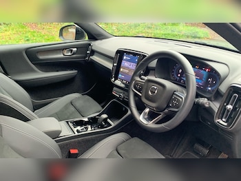 Used Volvo XC40 2024 for sale - 76915104: Photo