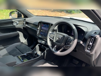 Used Volvo XC40 2023 for sale - 75441156: Photo
