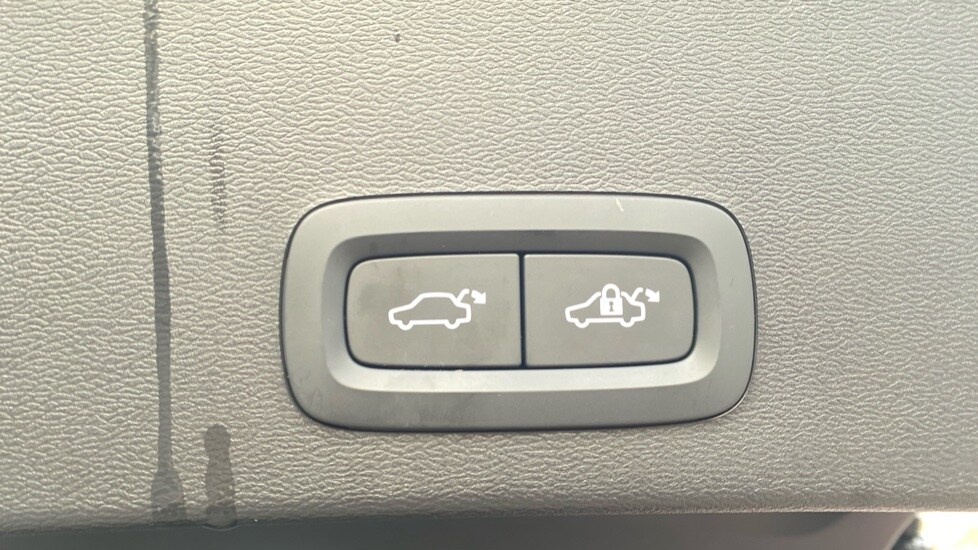 Used Volvo XC40 2025 for sale - 77786122: Photo 18