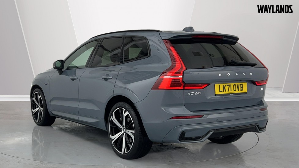 Used Volvo XC60 2021 for sale - 76738322: Photo 2