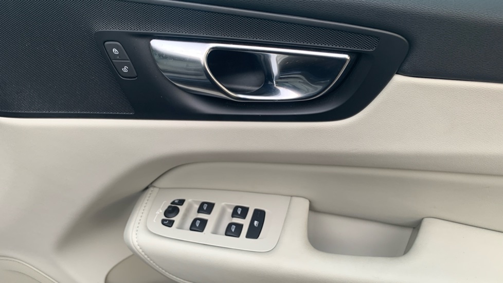 Used Volvo XC60 2022 for sale - 76593774: Photo 25