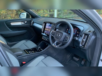 Used Volvo XC40 2022 for sale - 76366383: Photo