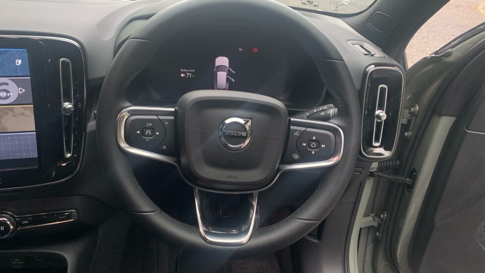 Used Volvo XC40 2023 for sale - 75929884: Photo 10