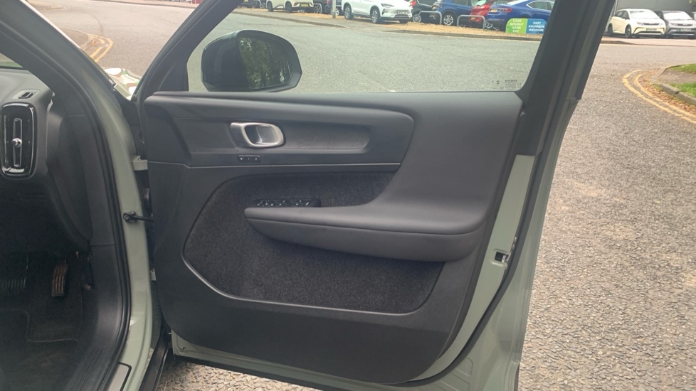 Used Volvo XC40 2023 for sale - 75929884: Photo 28