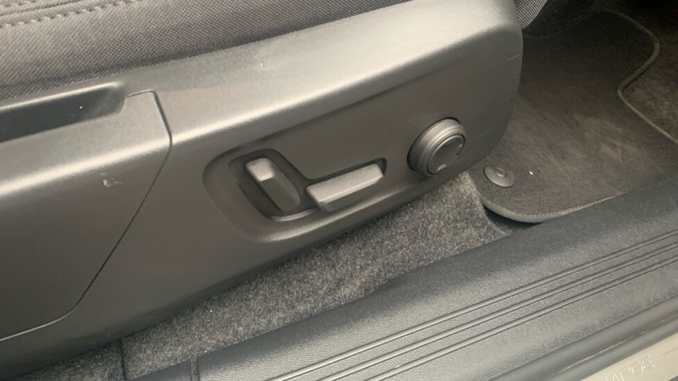 Used Volvo XC40 2023 for sale - 75929884: Photo 29