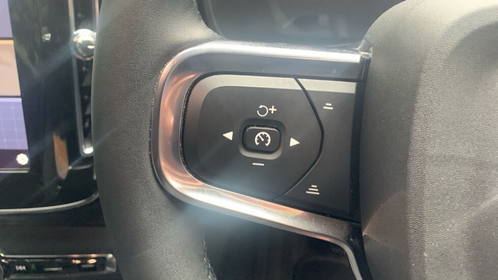 Used Volvo XC40 2023 for sale - 75929884: Photo 30