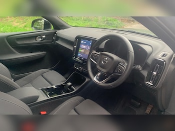 Used Volvo XC40 2023 for sale - 75929884: Photo