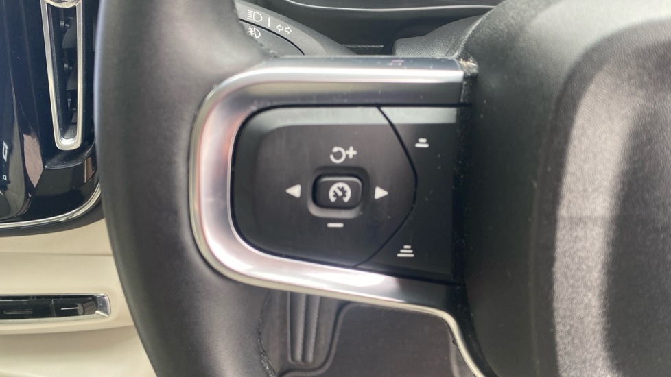 Used Volvo XC40 2022 for sale - 77893992: Photo 35