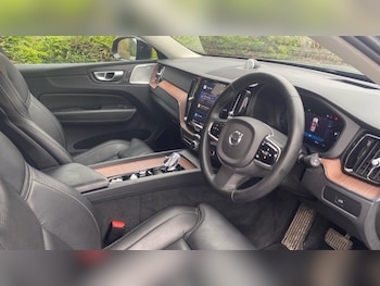 Used Volvo XC60 2023 for sale - 77971713: Photo