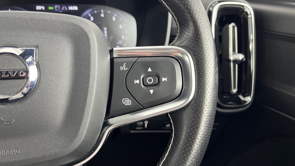 Used Volvo XC40 2021 for sale - 77389001: Photo 19