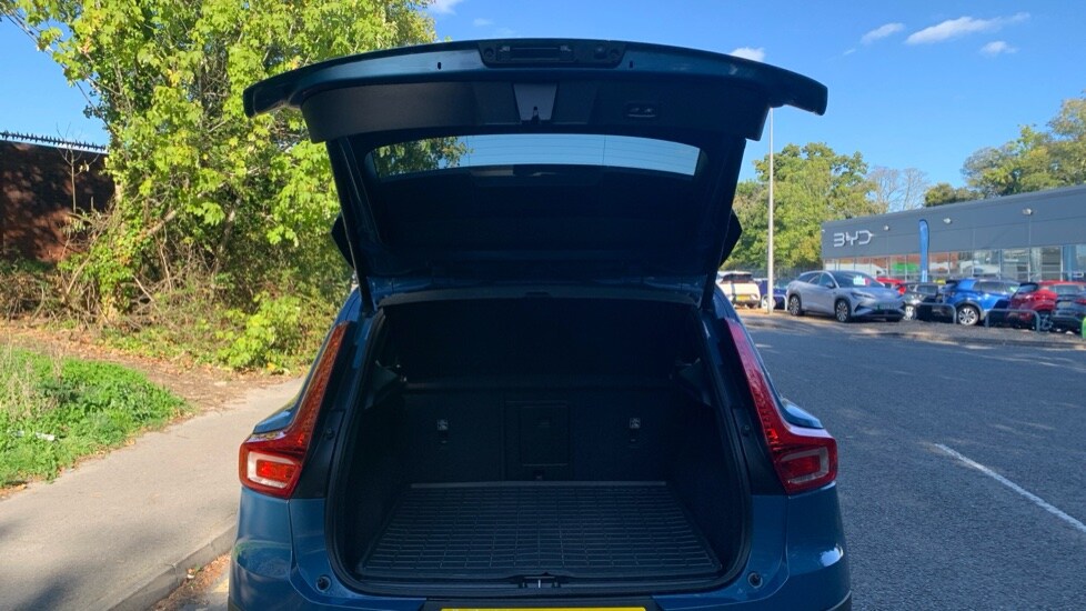 Used Volvo XC40 2023 for sale - 75829276: Photo 13