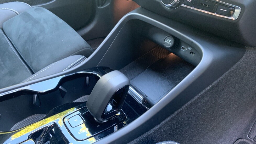 Used Volvo XC40 2023 for sale - 75829276: Photo 34