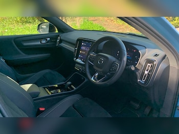 Used Volvo XC40 2023 for sale - 75829276: Photo